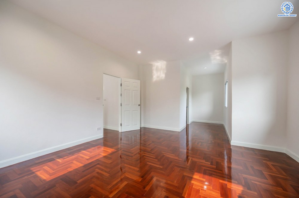 บ้านมือสองตกแต่งใหม่ แบรนด์คุณภาพจาก Property Perfect โครงการ เพอร์เฟคเพลส พระราม5-ราชพฤกษ์ ครบทุกการใช้ชีวิตบนเนื้อที่ 60.7 ตร.ว. ฟังก์ชัน 3 ห้องนอน 3 ห้องน้ำ 2 ที่จอดรถ บรรยากาศร่มรื่น facility ครบ! บนทำเลคุณภาพ ใกล้วงเวียนพระราม5 และจุดขึ้นทางด่วน "ศรีรัช"